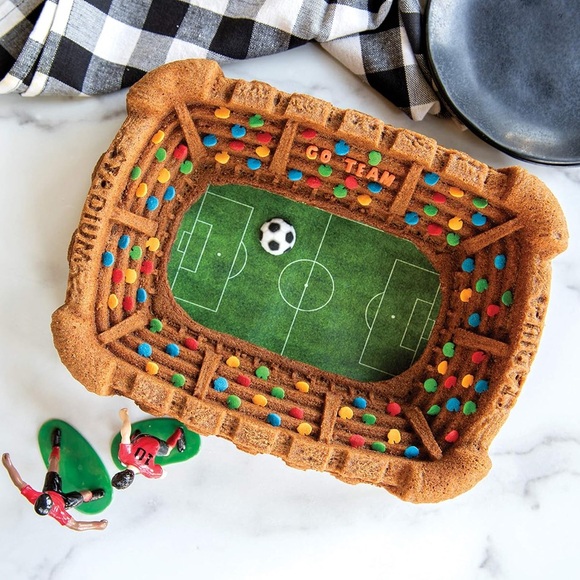 NWT Nordic Ware Stadium Bundt Pan - Picture 11 of 12